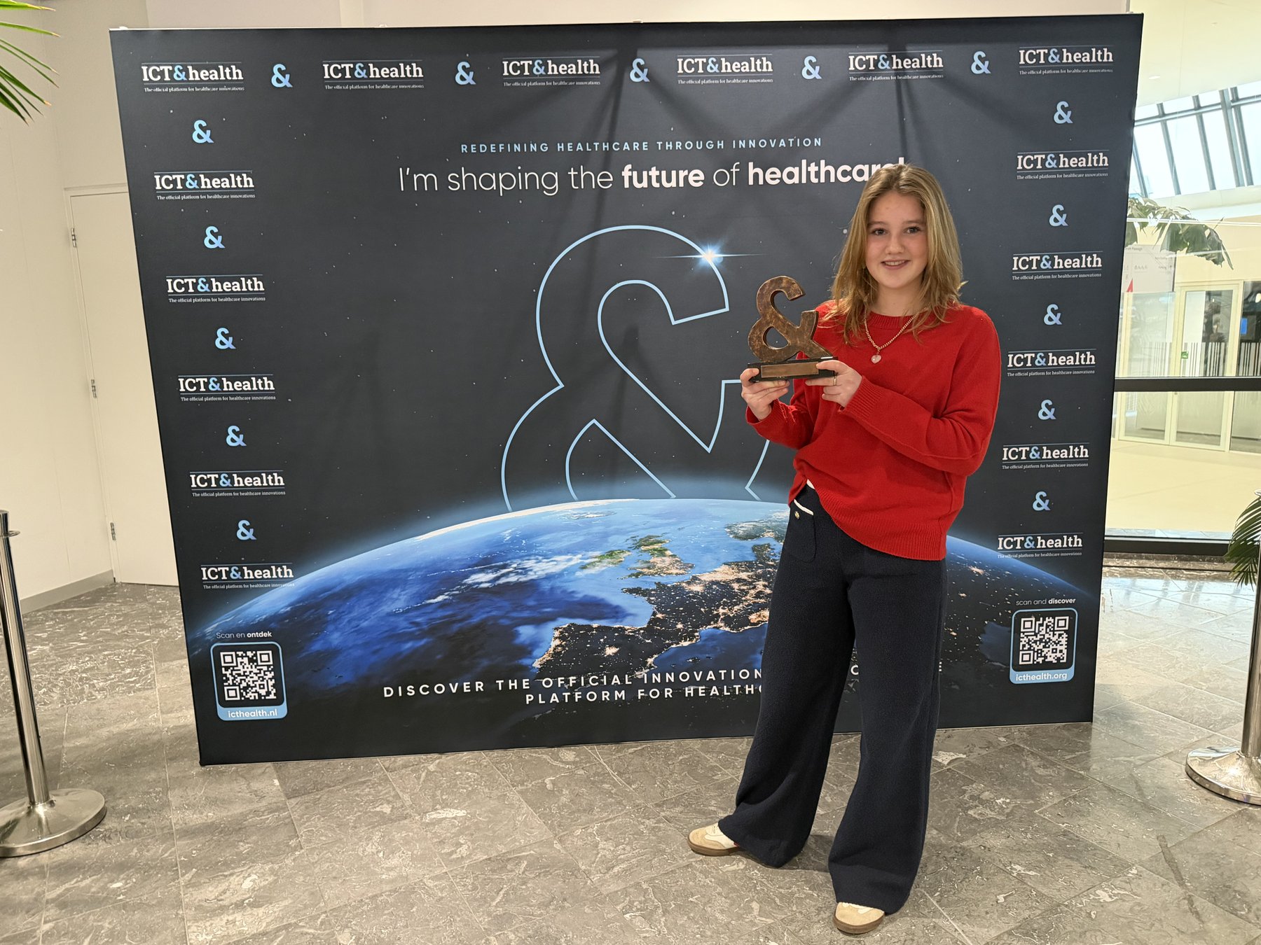 Laurine Beele with ICT&health Award